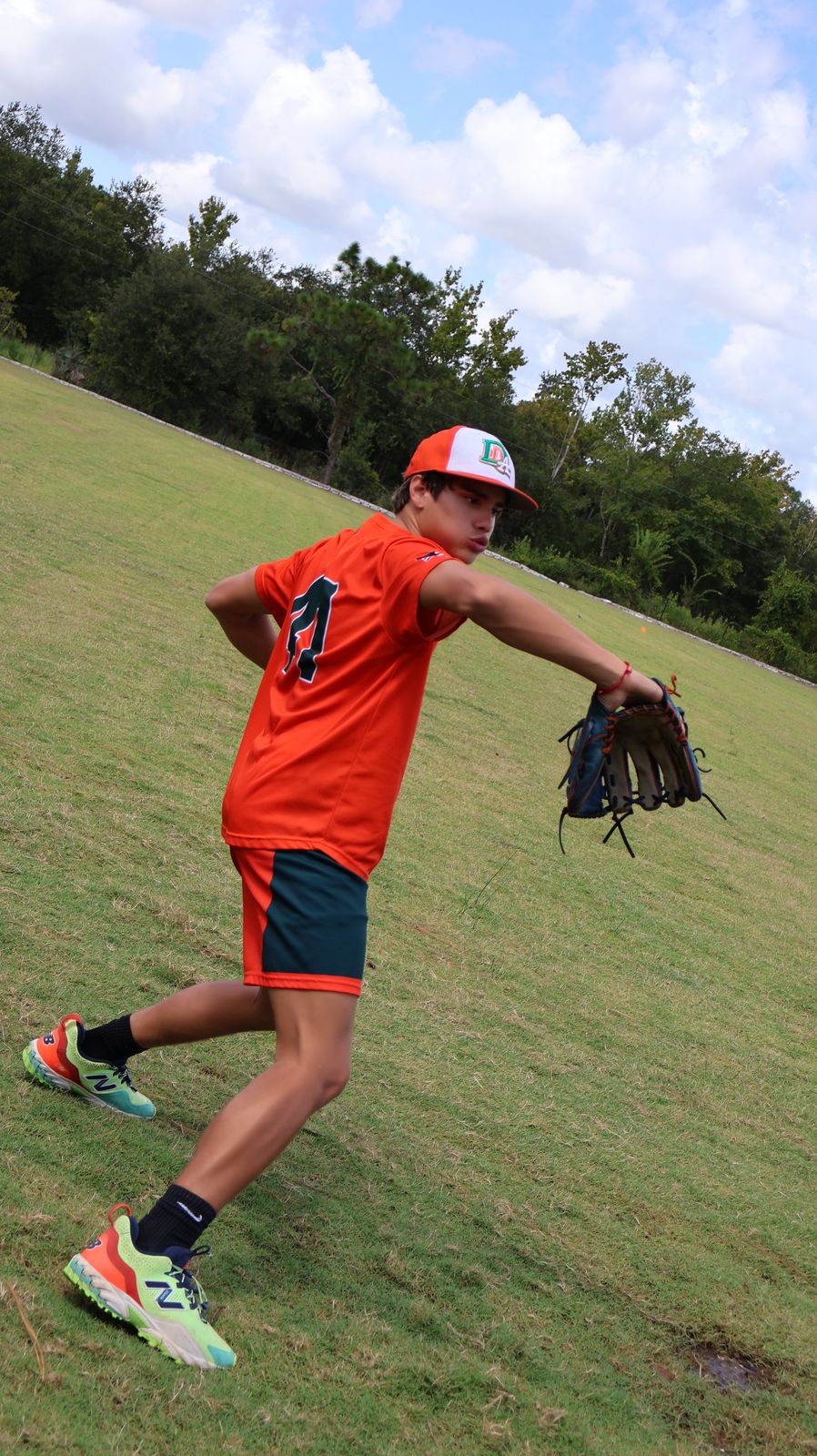A DDLA athlete throwing on the hill